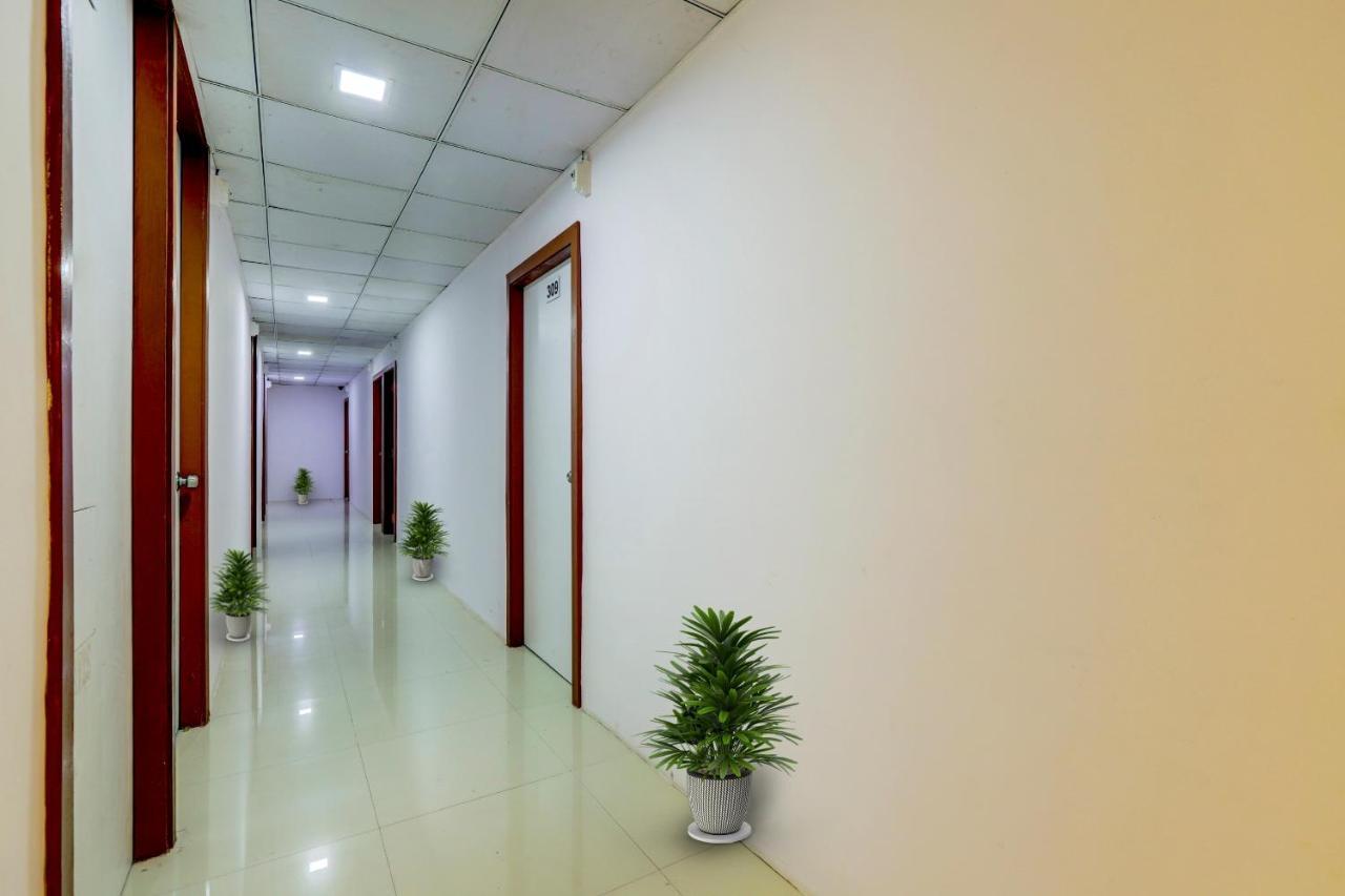 Hotel O Cozy Rooms Surat Exterior foto